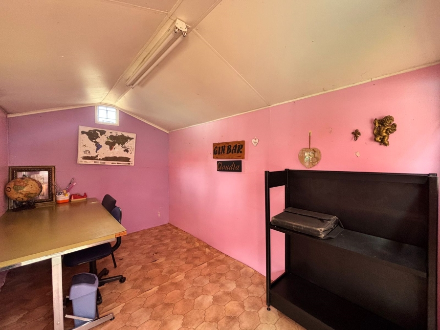 5 Bedroom Property for Sale in Flamwood North West